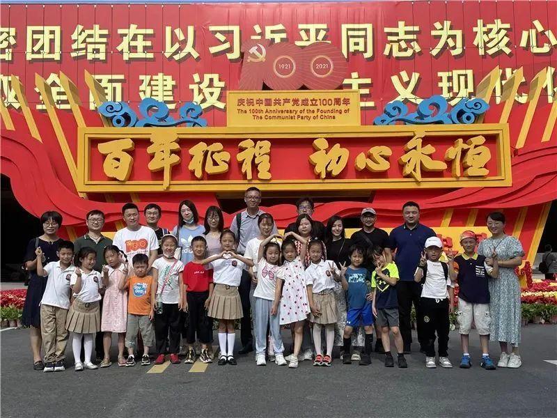 职场中被同事冒犯你是选择直接回怼还是自己忍了？游戏画面